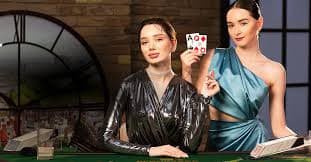 Antarmuka aplikasi mobile raja lotre menampilkan dashboard kasino langsung, sportsbook, dan permainan slot dalam satu layar